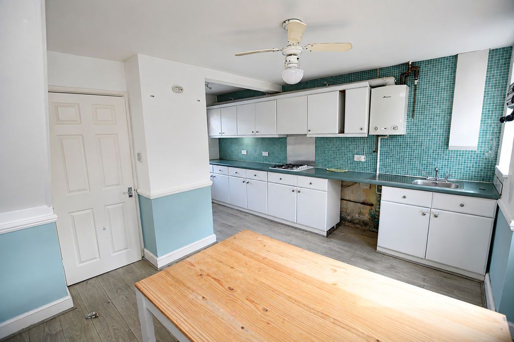 Property photo 3 of 12 Photo 8
