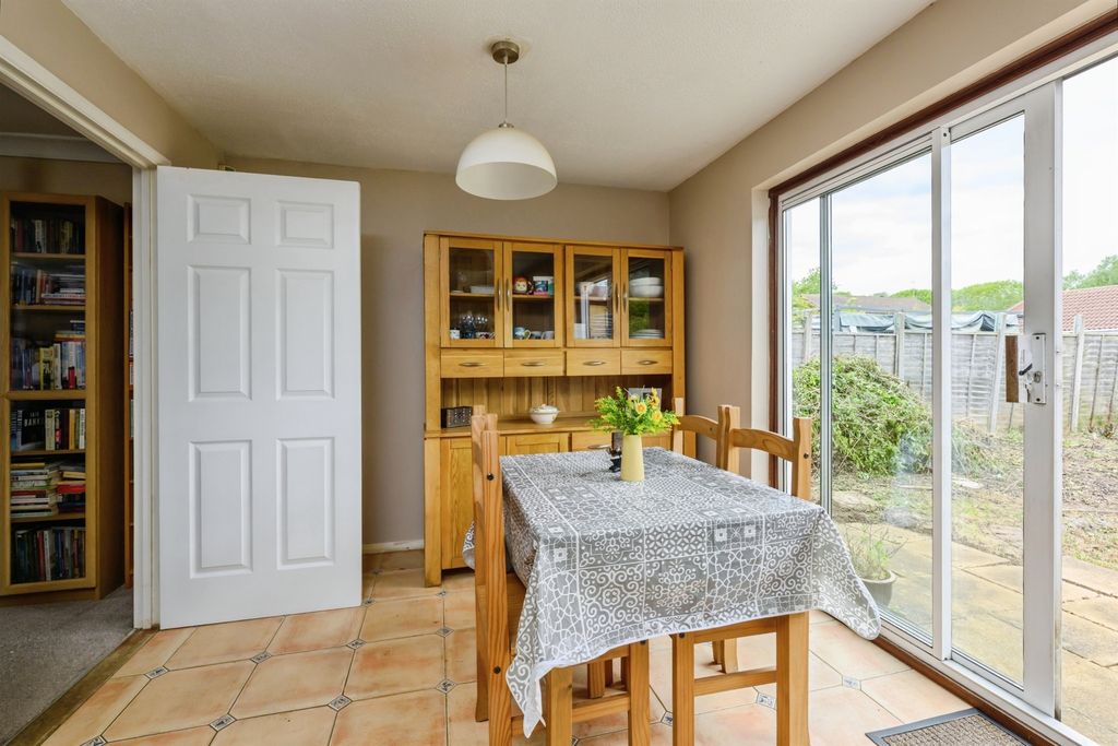 Property photo 3 of 12