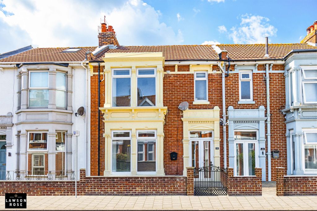 Property photo 1 of 32