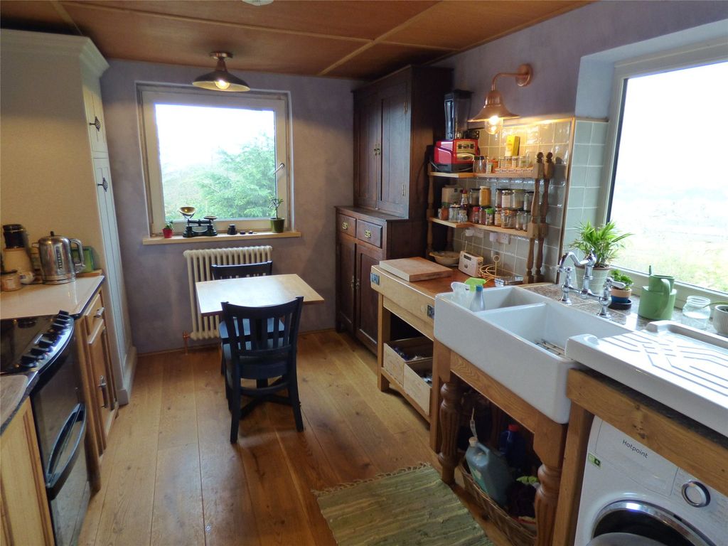 Property photo 3 of 15 Bespoke Kitchen