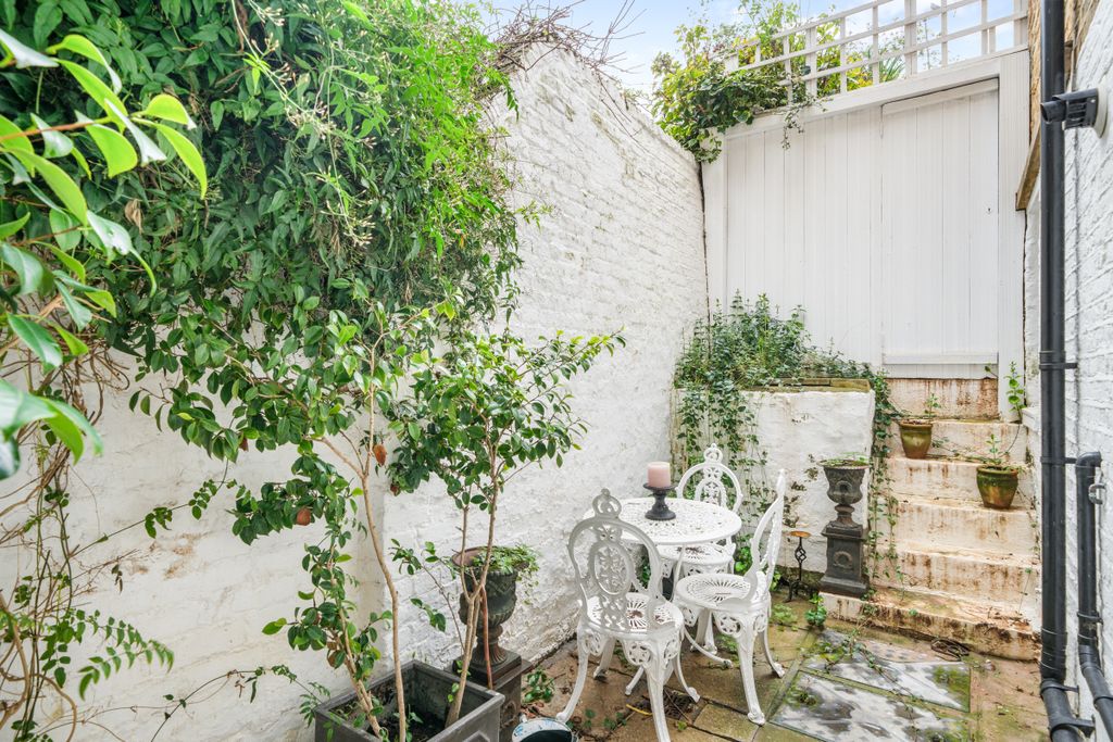 Property photo 2 of 6