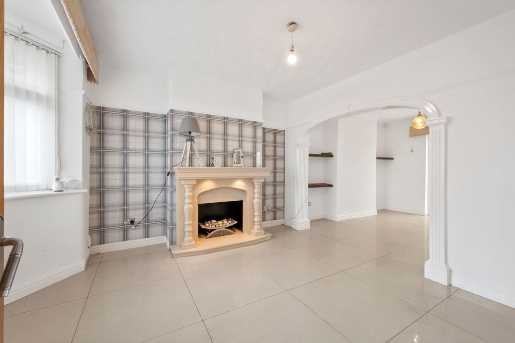 Property photo 2 of 30