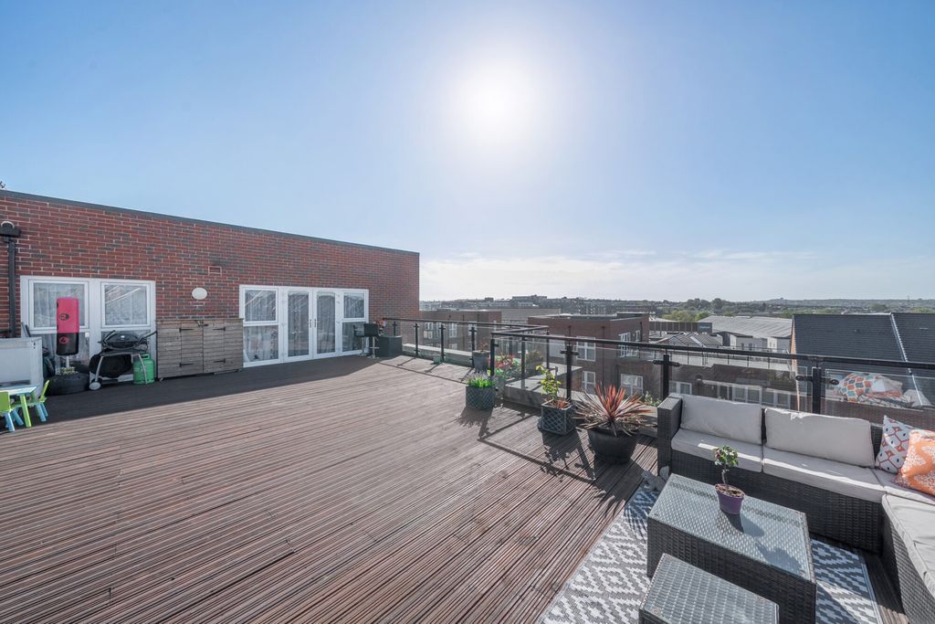 Additional image 11 of 2 bed flat for saleOakes Crescent, Dartford, Kent DA1