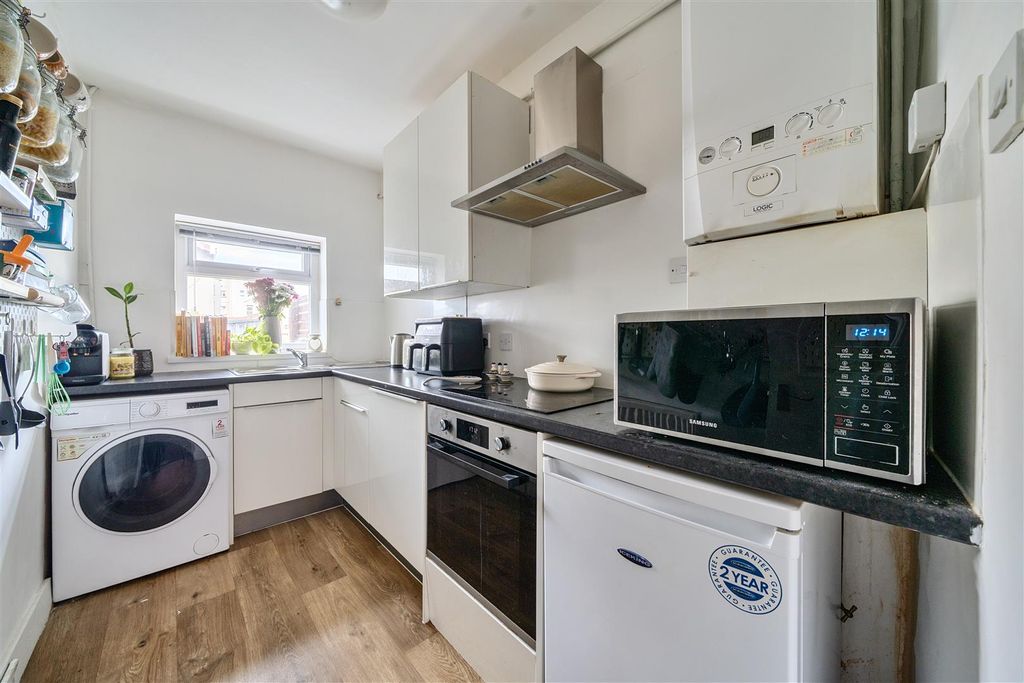 Property photo 2 of 14 Kitchen