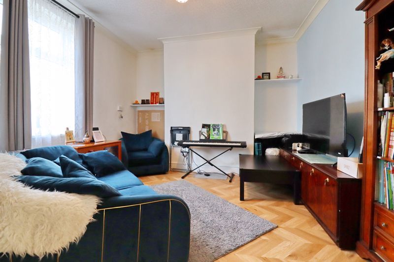 Property photo 2 of 17 Lounge