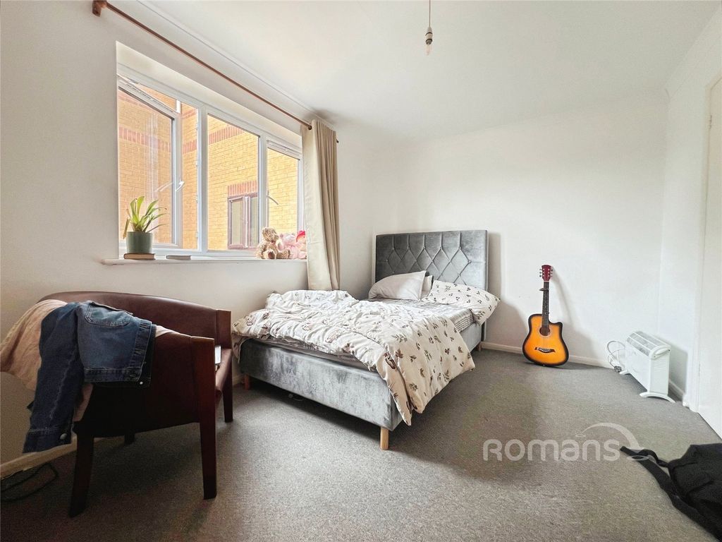 Property photo 2 of 12 Picture No. 11