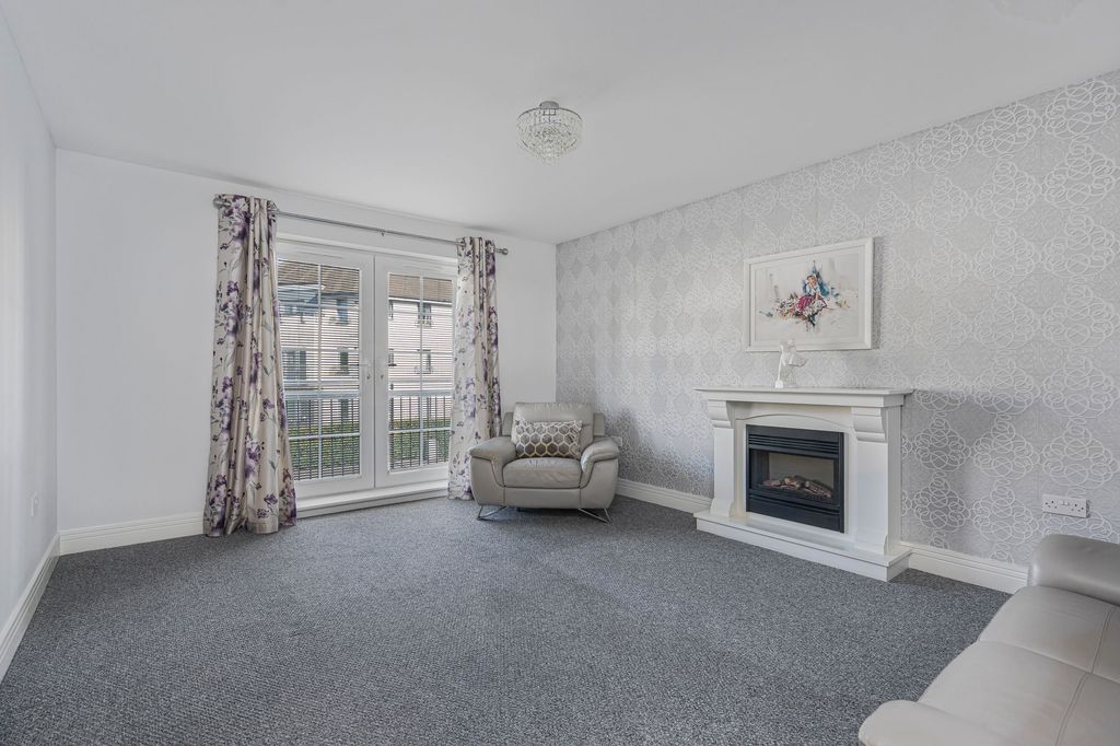 Property photo 2 of 24