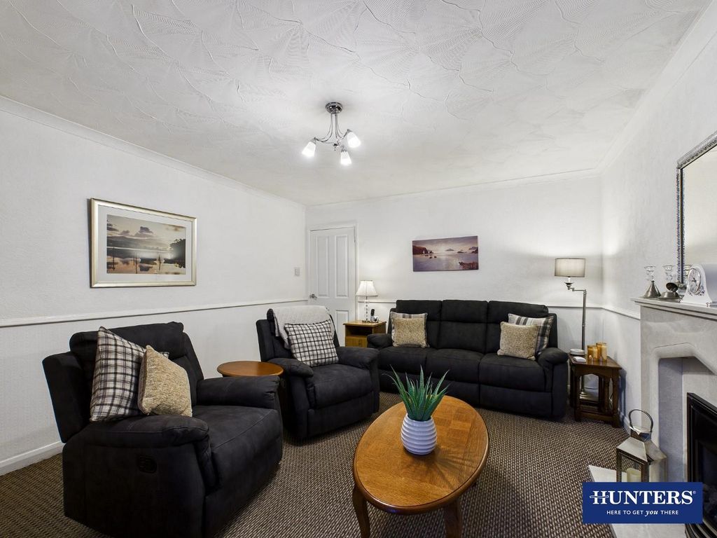 Property photo 3 of 17 Living Room