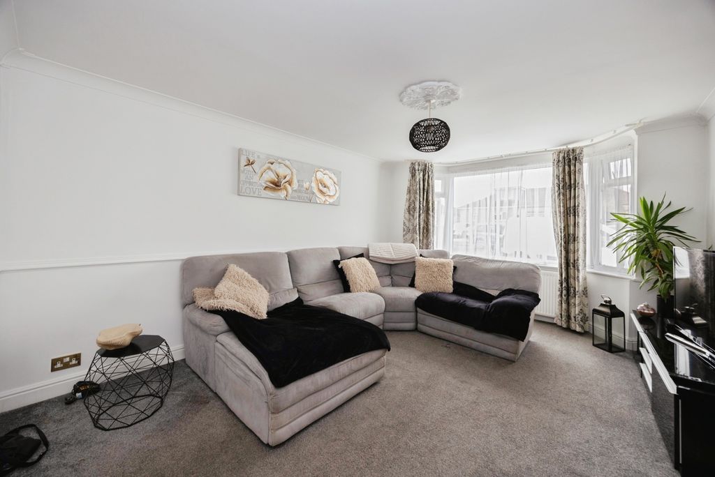 Property photo 3 of 16 Photo