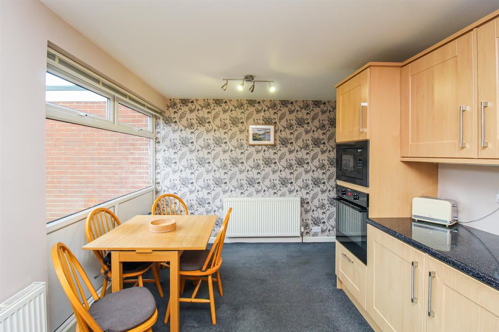 Property photo 3 of 12 Kitchen/Diner