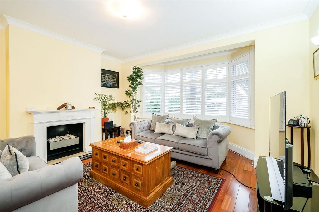 Property photo 3 of 30 36 Warren Road-5_Web.Jpg