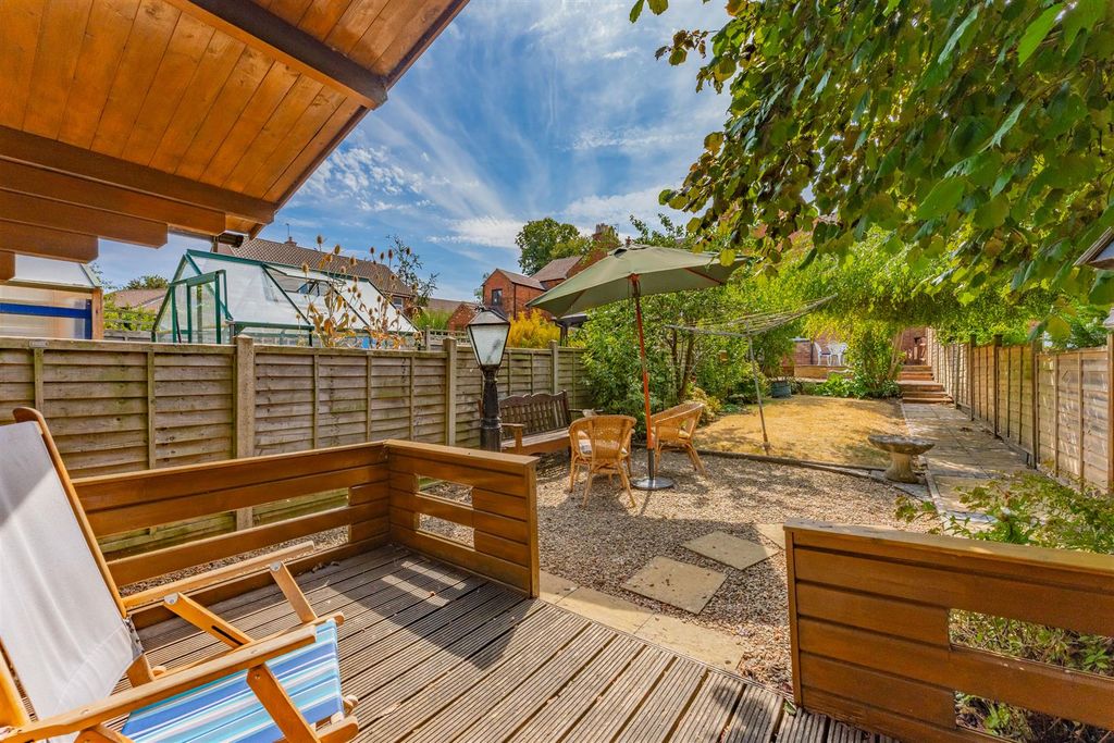 Property photo 2 of 28