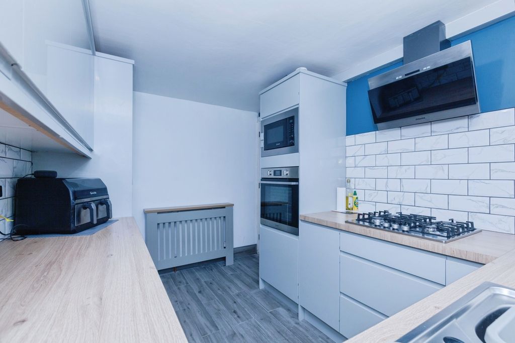 Property photo 3 of 14 Kitchen