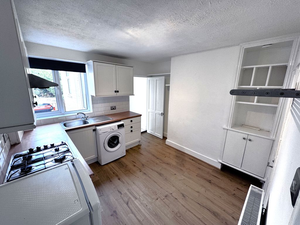 Property photo 3 of 12 Kitchen