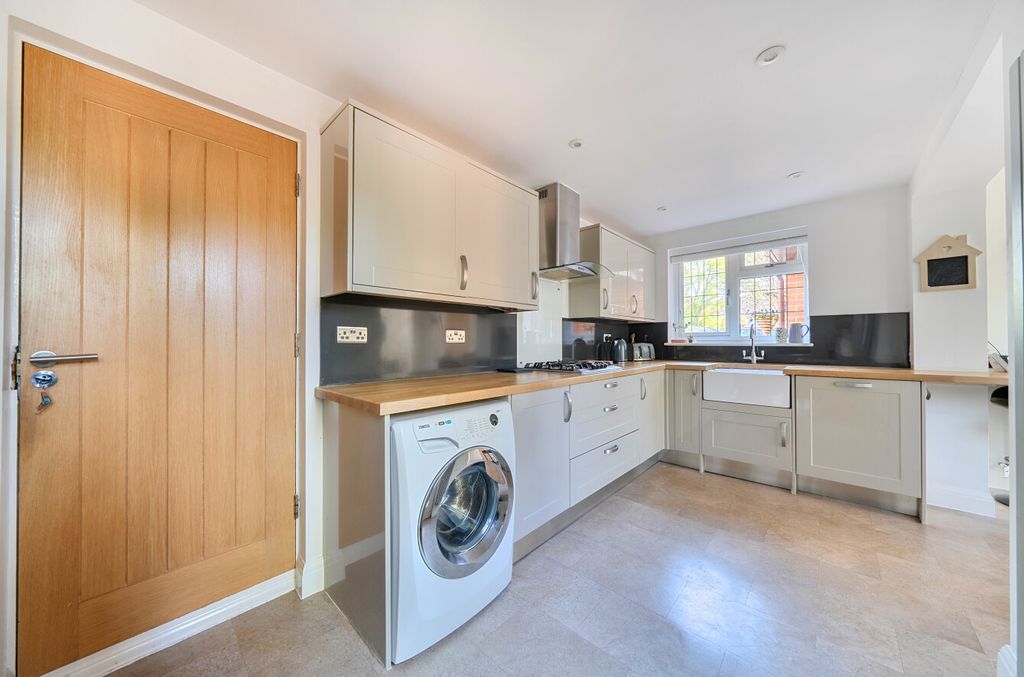 Property photo 3 of 22 1449472-10-69E9F0...