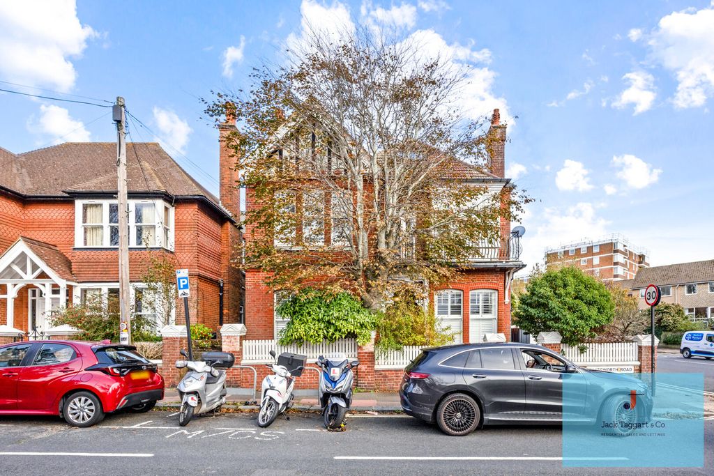 Property photo 1 of 20 Front (Exterior)