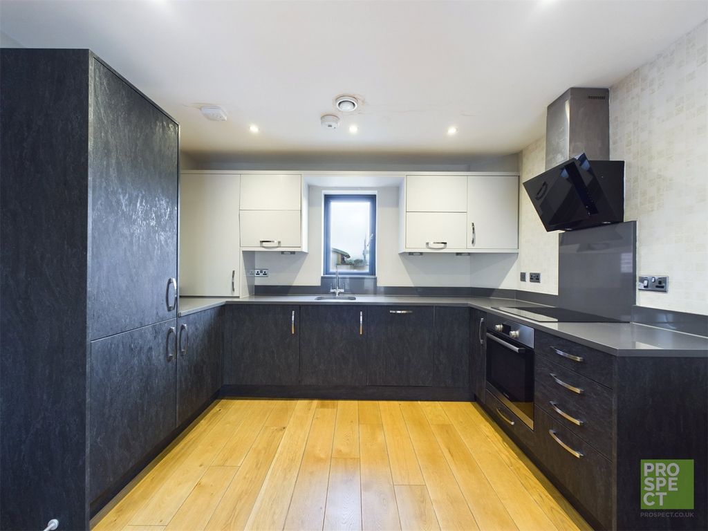 Property photo 3 of 9 Kitchen