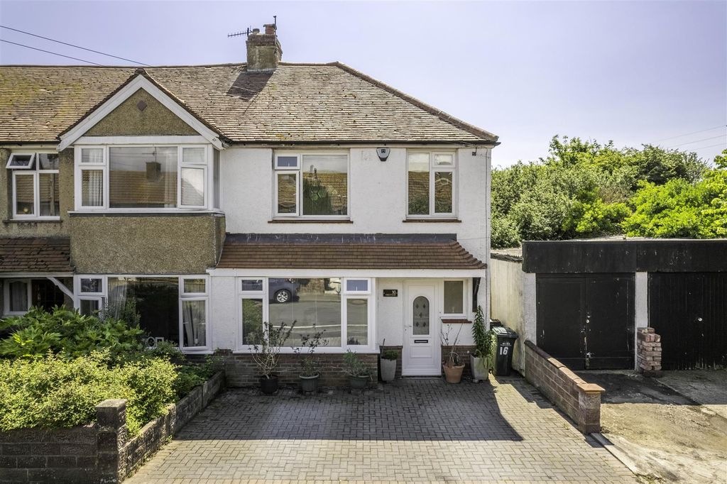 Property photo 1 of 35 16 Stanley Road-2.Jpg