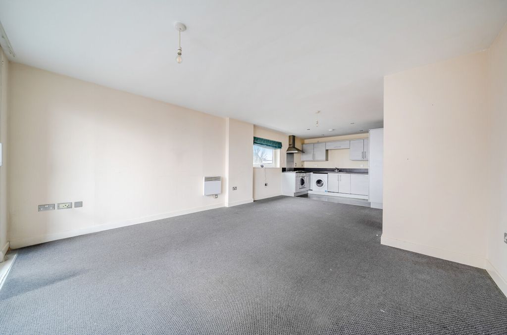 Property photo 3 of 11 1397824-1-6960dc1...