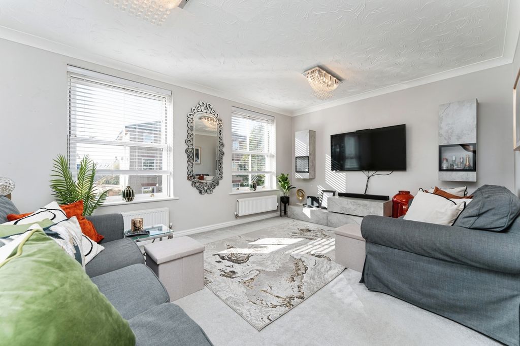 Property photo 2 of 17 Photo