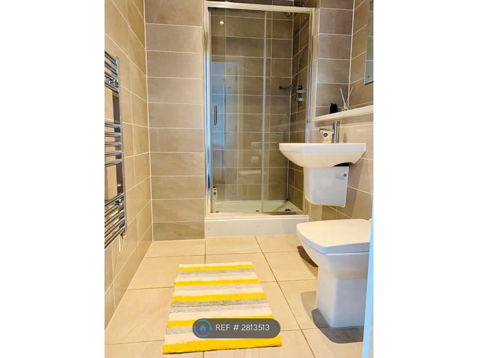 Property photo 3 of 11 Spacious Shower Area