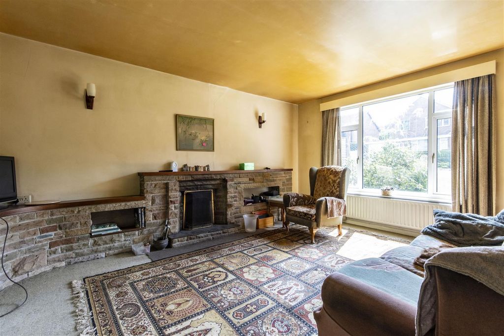 Property photo 2 of 14 'l' Shaped Lounge/Diner
