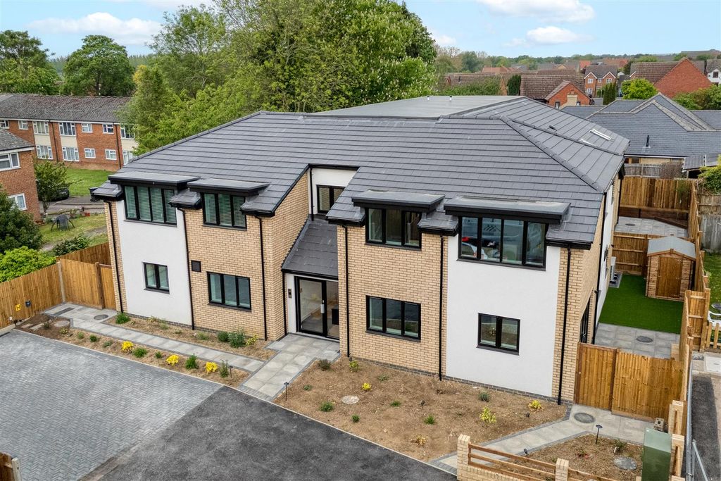 Property photo 1 of 16 Elm House