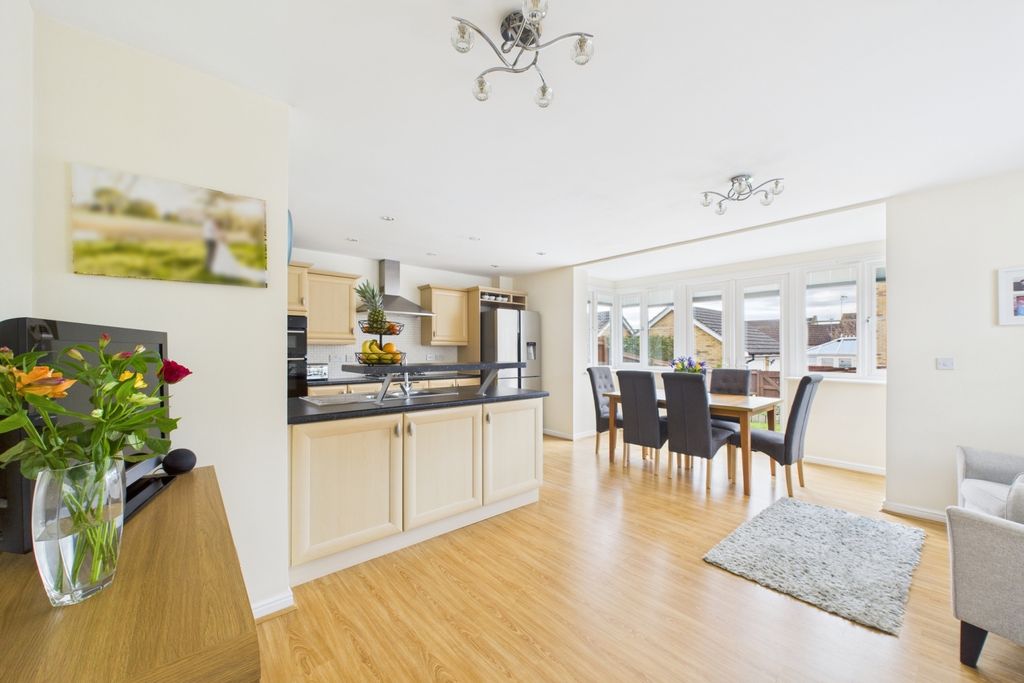 Property photo 2 of 17 Kitchen Diner