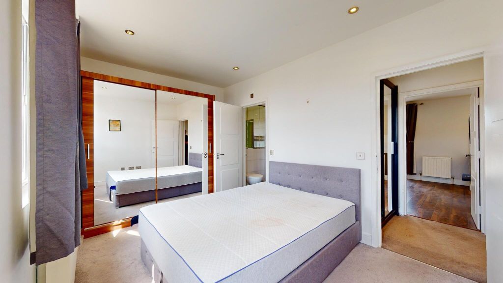 Property photo 3 of 28 Bedroom