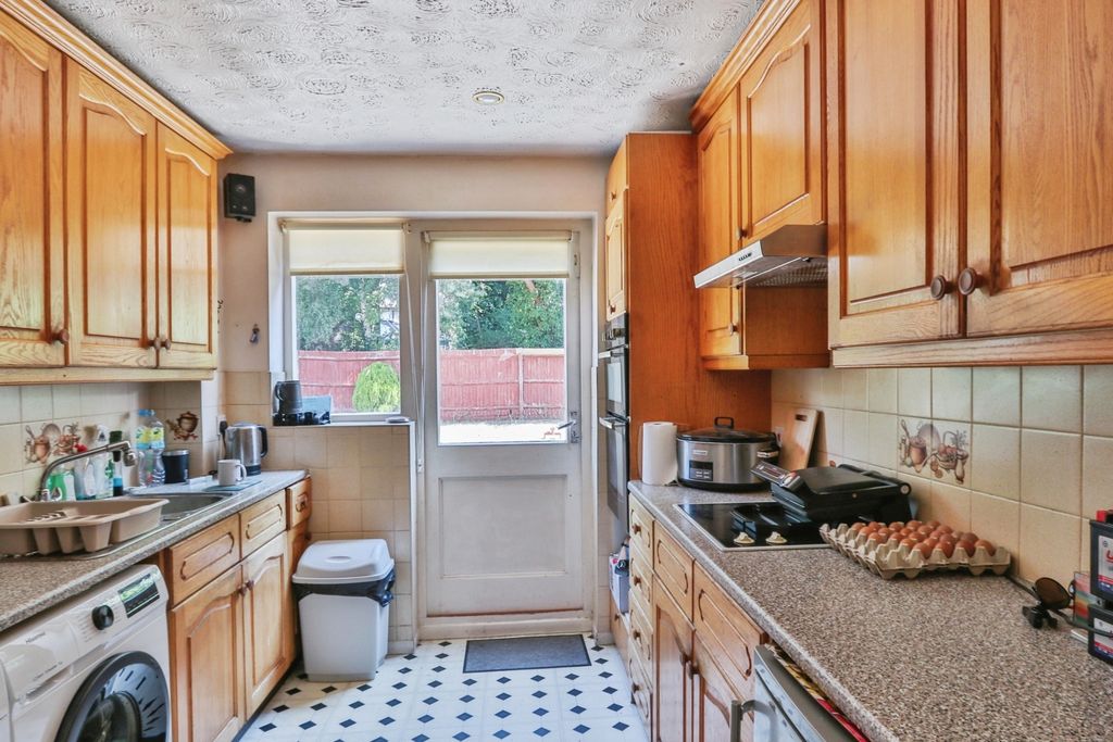 Property photo 3 of 16 Kitchen