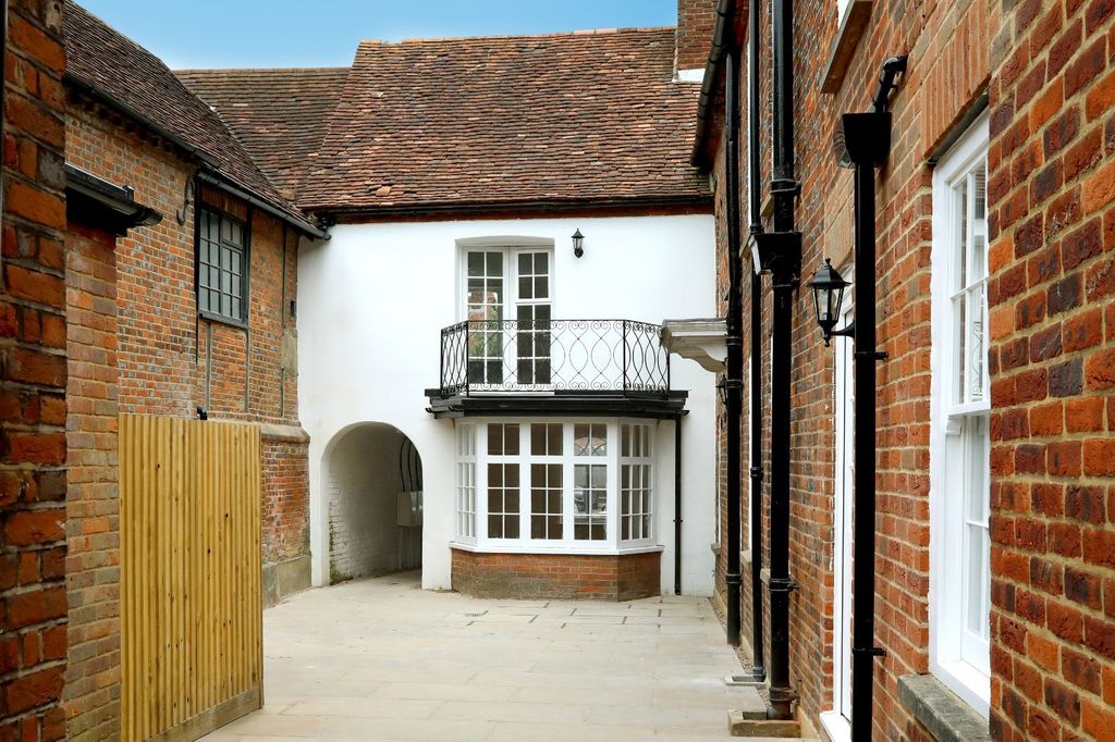 Additional image 9 of 2 bed flat for saleLondon End, Beaconsfield, Buckinghamshire HP9