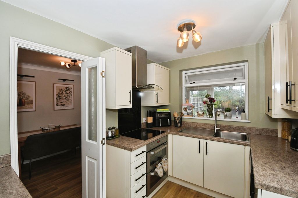 Property photo 2 of 15 Kitchen