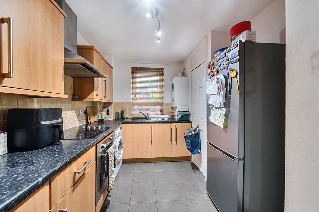 Property photo 2 of 9 Kitchen