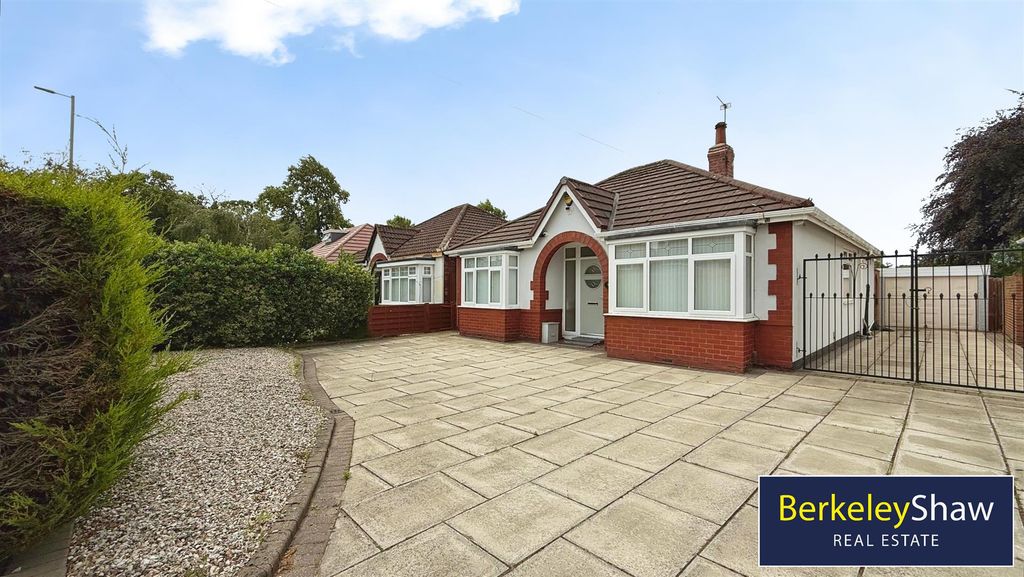 Property photo 1 of 17 External