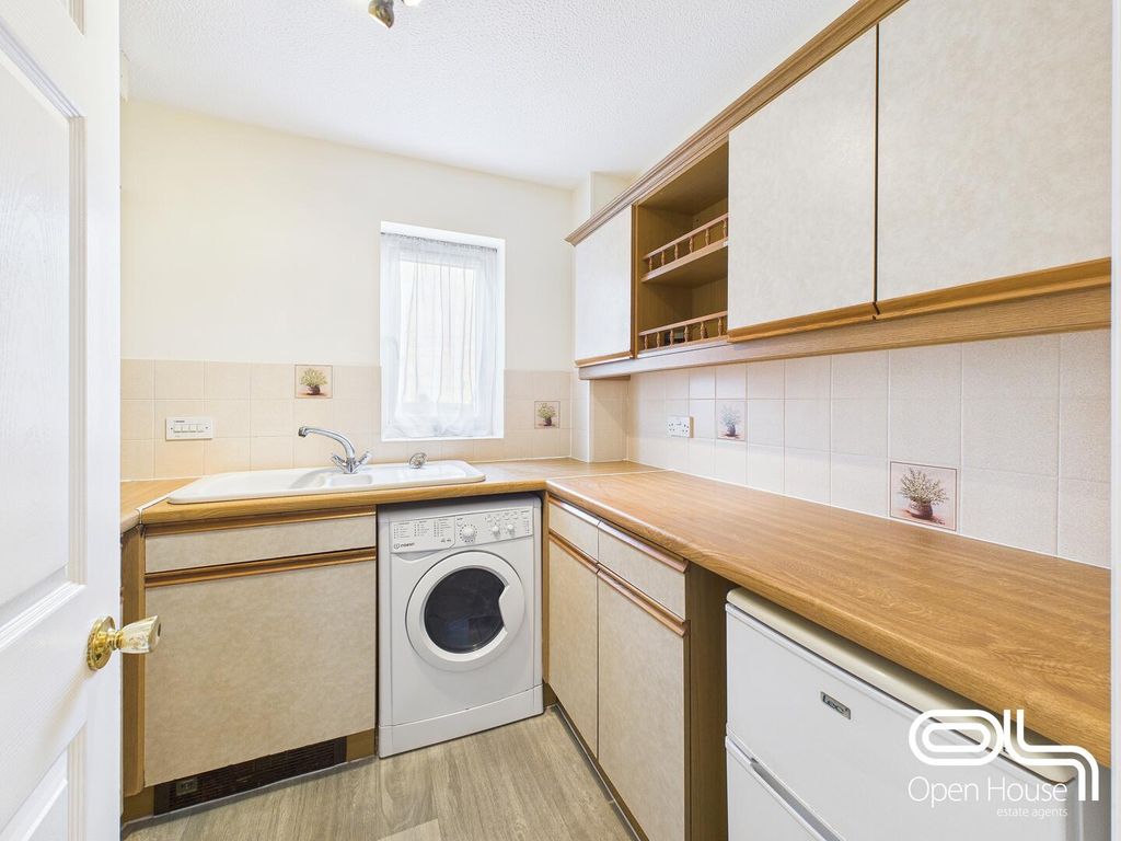 Property photo 3 of 9 Utility Room