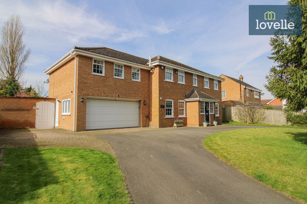 Property photo 2 of 37