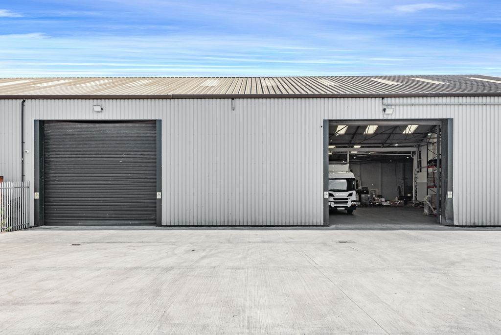 Property photo 2 of 6 Roller Shutters 2.Jpg