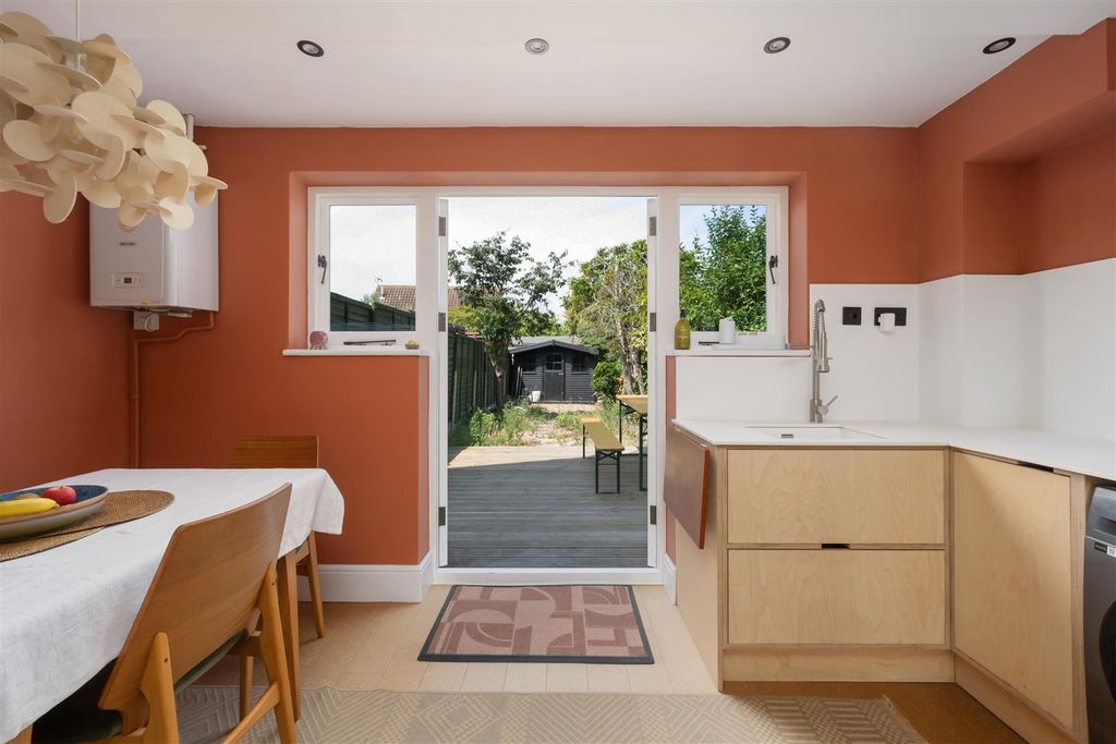 Property photo 3 of 19 Borstal Hill, Whitstable