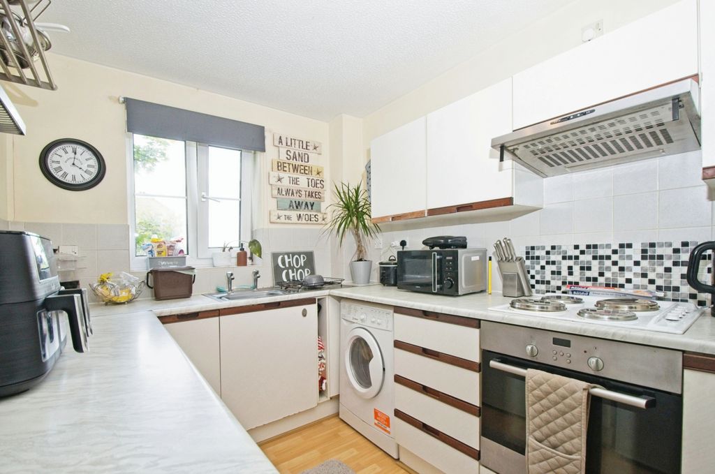 Property photo 2 of 16 Separate Kitchen