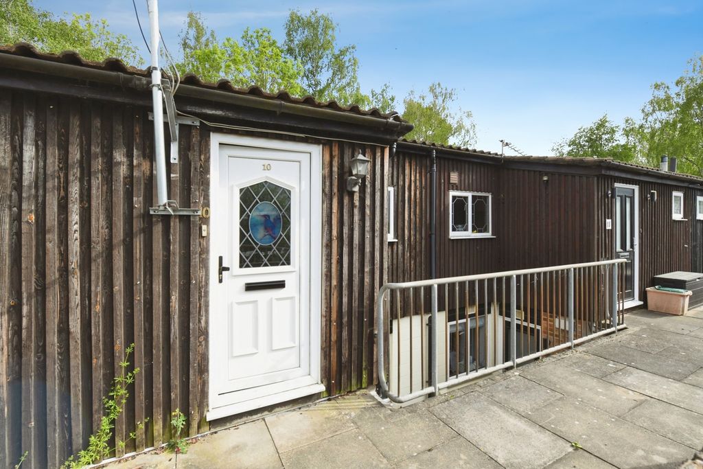Property photo 1 of 16 Pbox-Img.Jpg