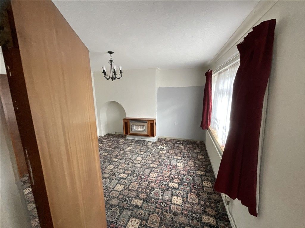 Property photo 3 of 17 Lounge