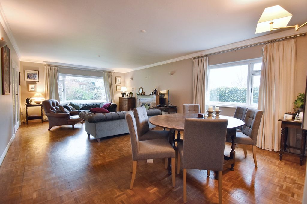 Property photo 3 of 25 Edward St (4)