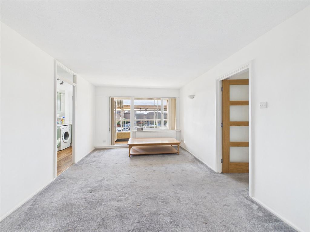 Property photo 3 of 11 Cam03844G0-Pr0433-Still007.Jpg