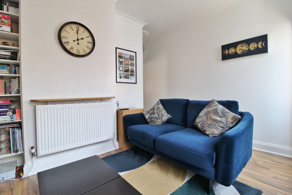 Property photo 2 of 17
