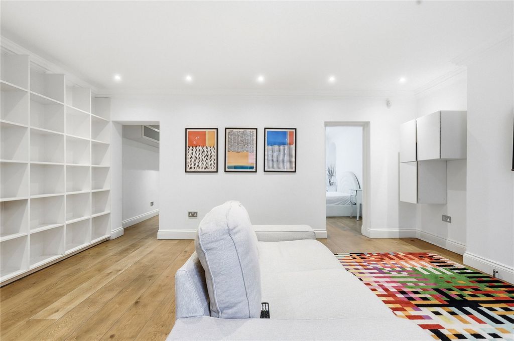 Property photo 3 of 8 Reception