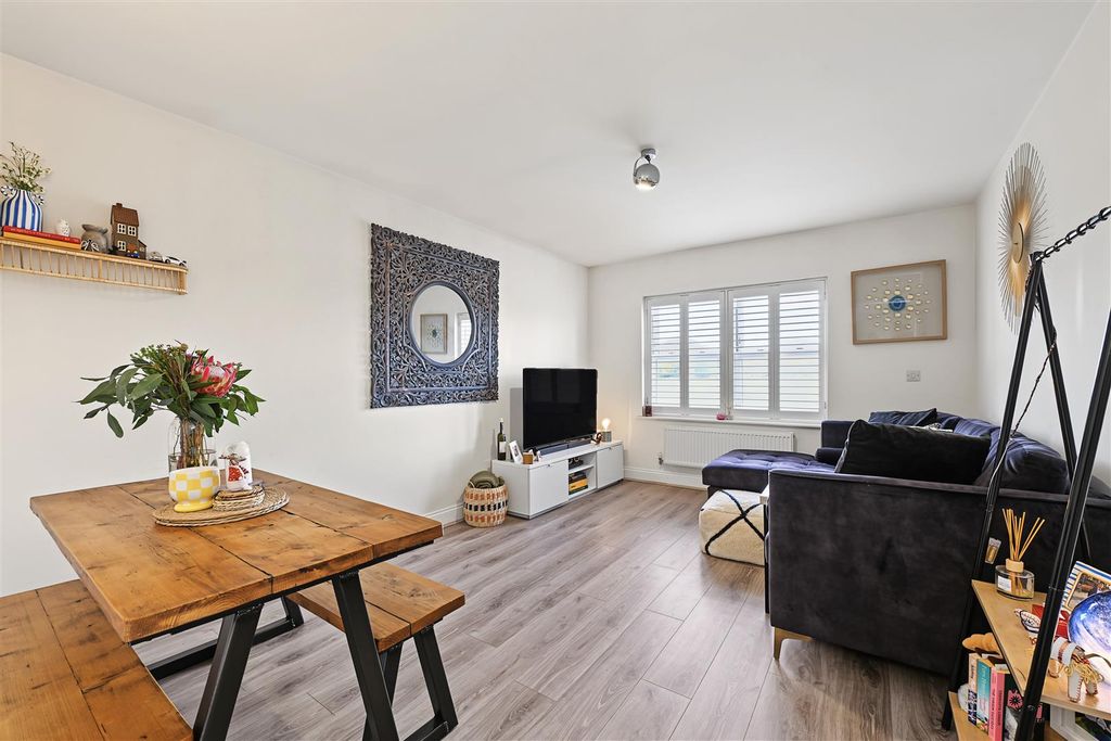 Property photo 2 of 15 5-Forest-View-06.Jpg