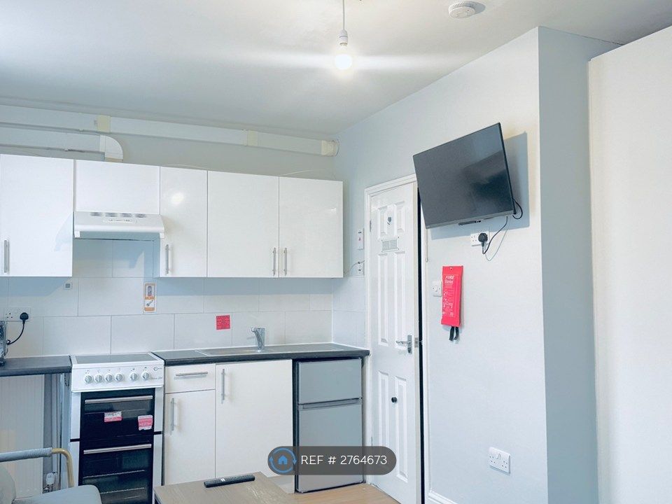 Property photo 2 of 5 Studio