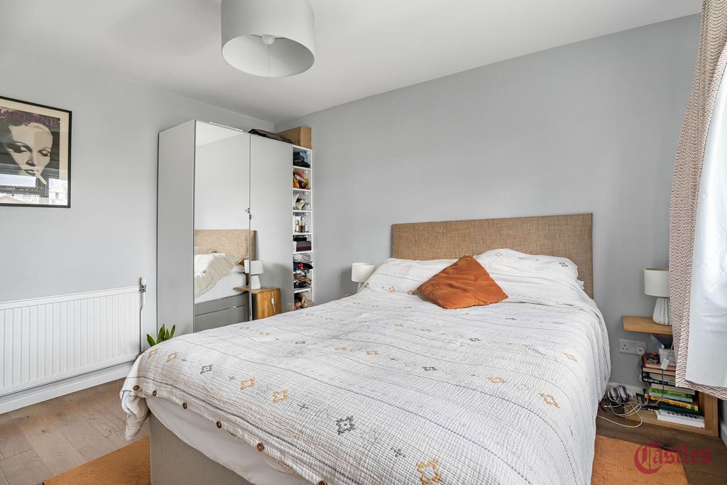 Property photo 2 of 30 Bedroom