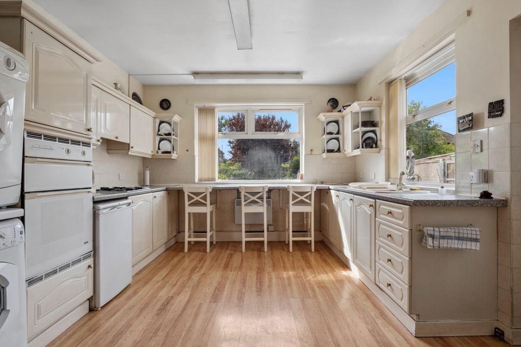 Property photo 2 of 19 4369922