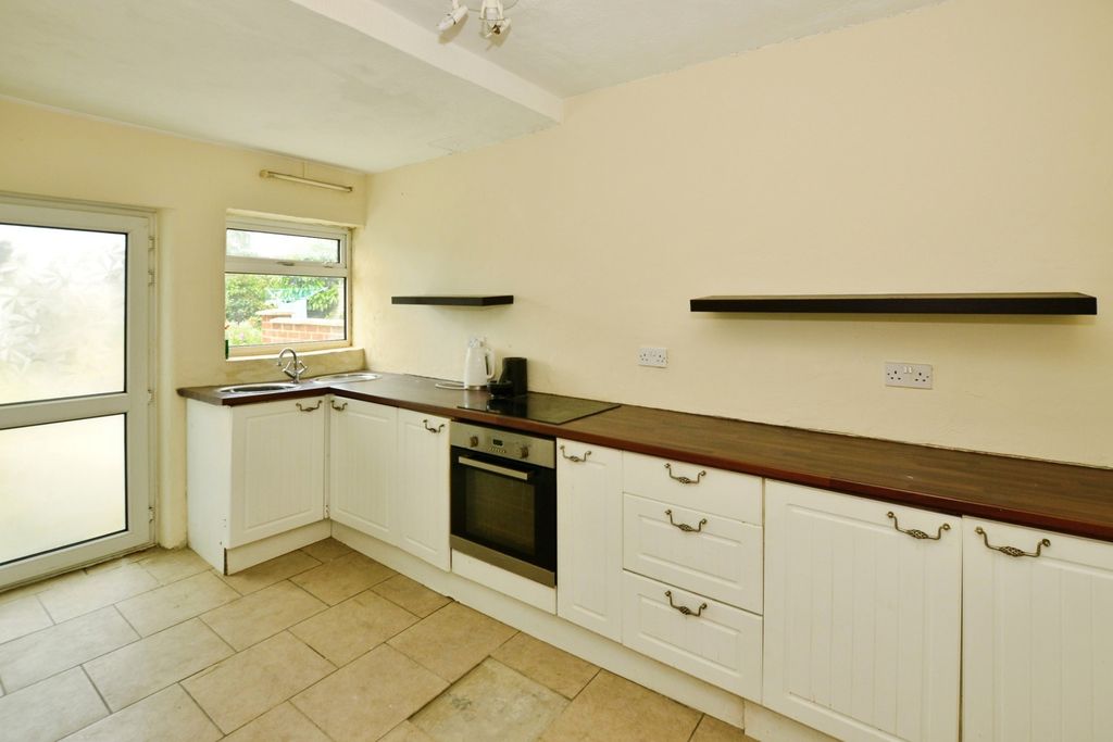Property photo 2 of 15 Kitchen